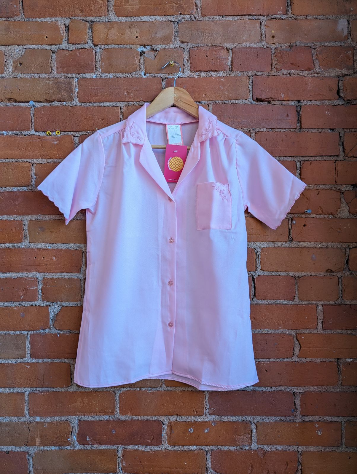 1970s Baby Pink Short Sleeve Blouse With Embroidered Details