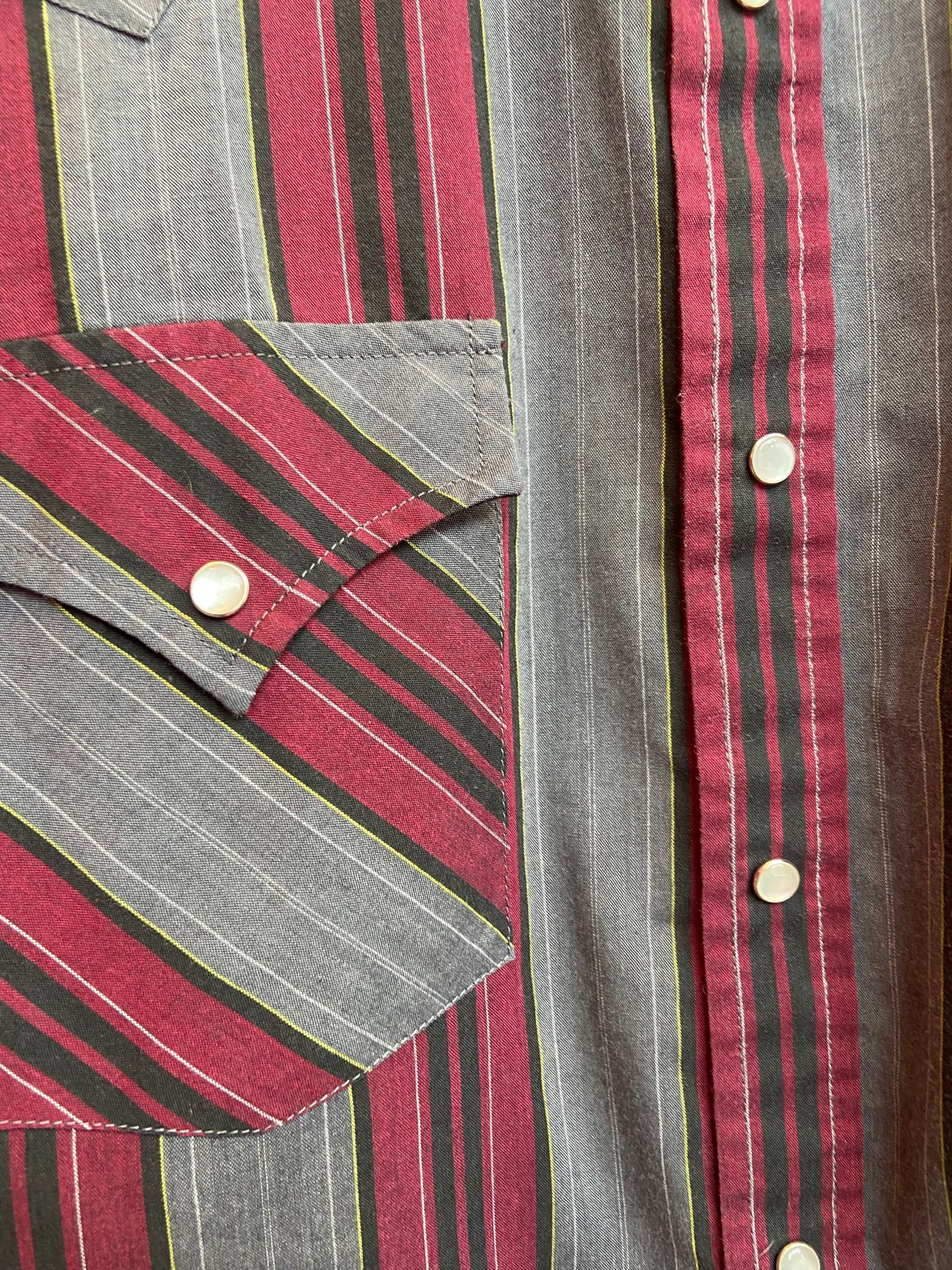 Grey & Burgundy Striped Pearl-Snap Short-Sleeve