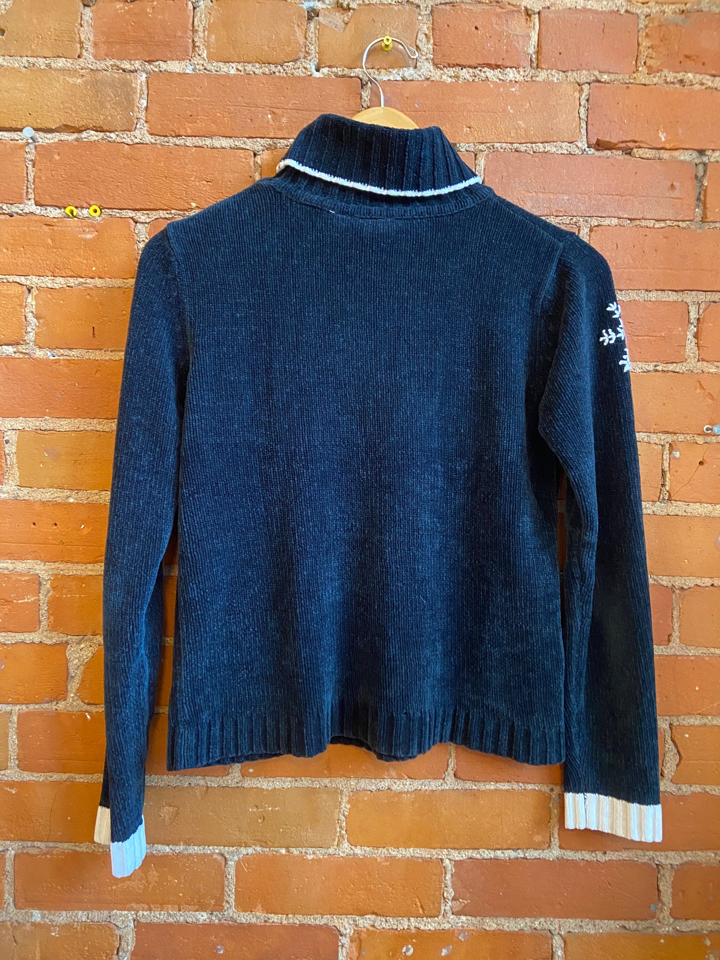 90's B&W Chenille Snowflake Turtleneck