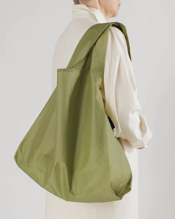 Close-up of Standard BAGGU slung over person's shoulder