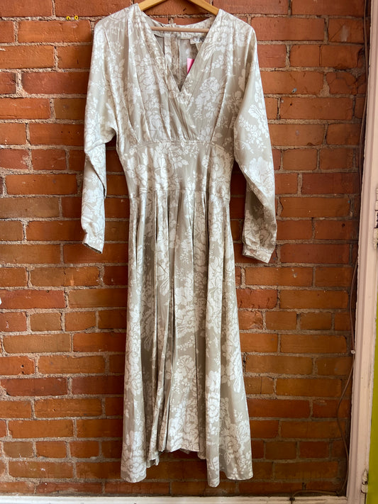 1990s Class Clothing Button Back Beige and White Floral Print Midi Dress