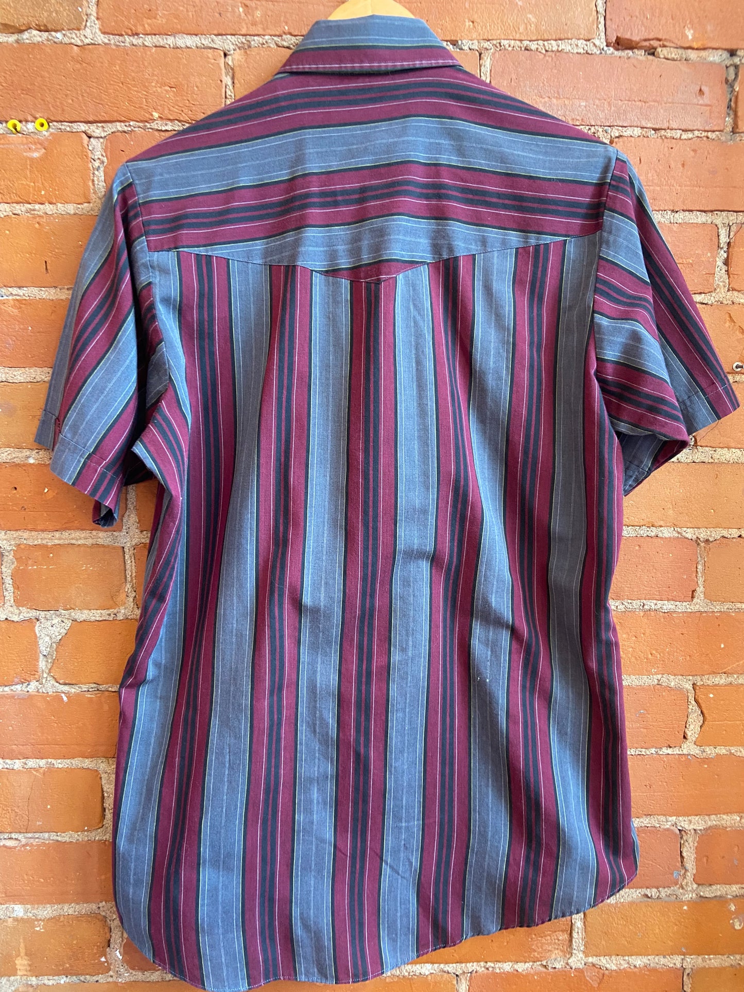 Grey & Burgundy Striped Pearl-Snap Short-Sleeve