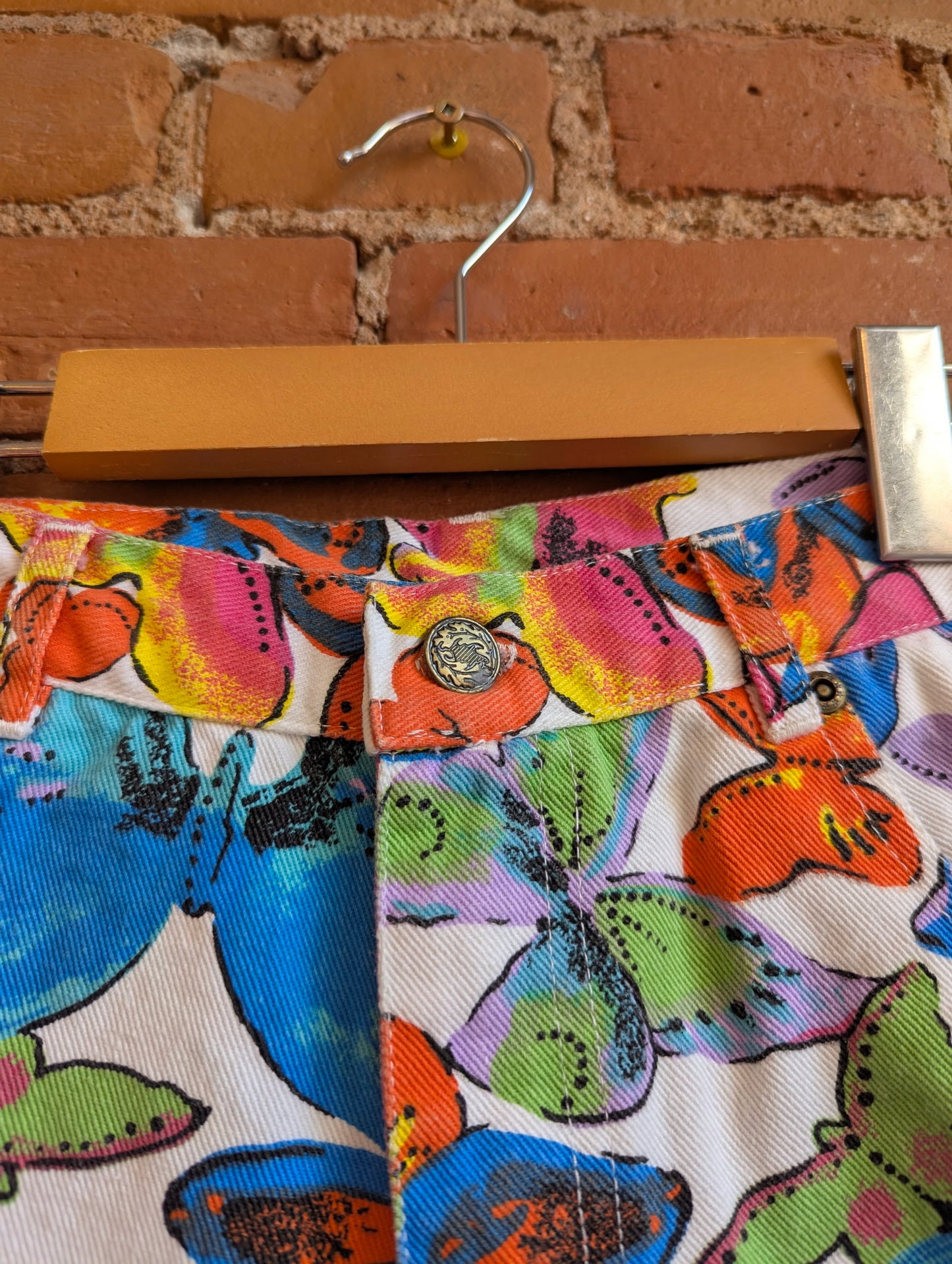 1990s Colors and Co. White Longline Denim Shorts With Multicolored Butterfly Print