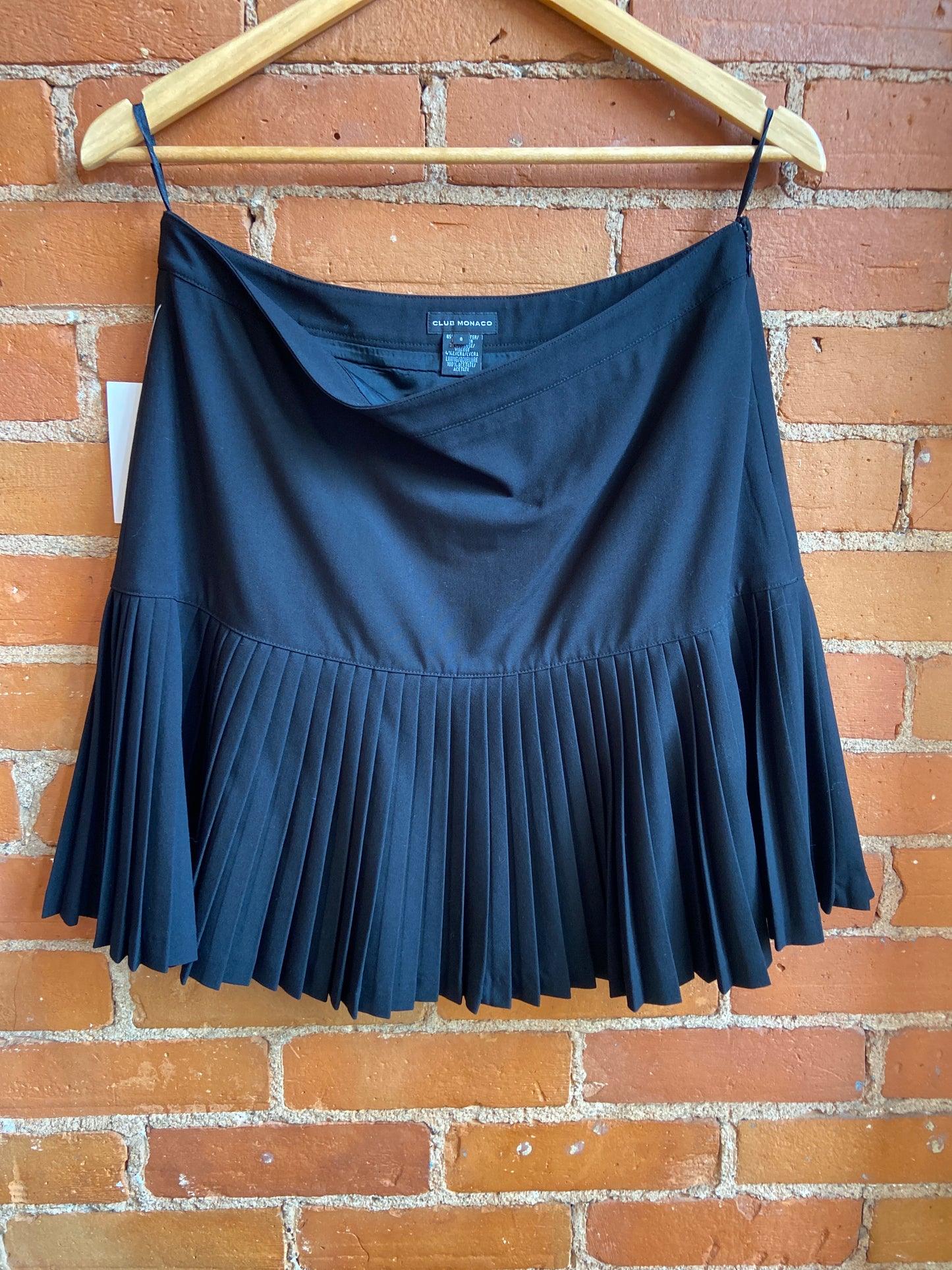 Club  Monaco Black Skirt With Pleated Bottom