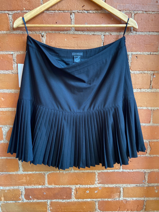 Club  Monaco Black Skirt With Pleated Bottom