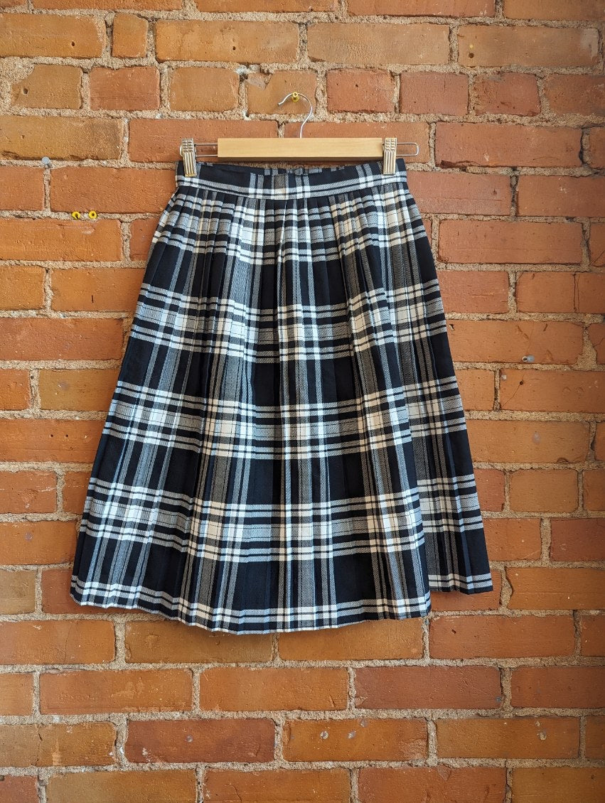 1990s Black and White Pleated Plaid Skirt