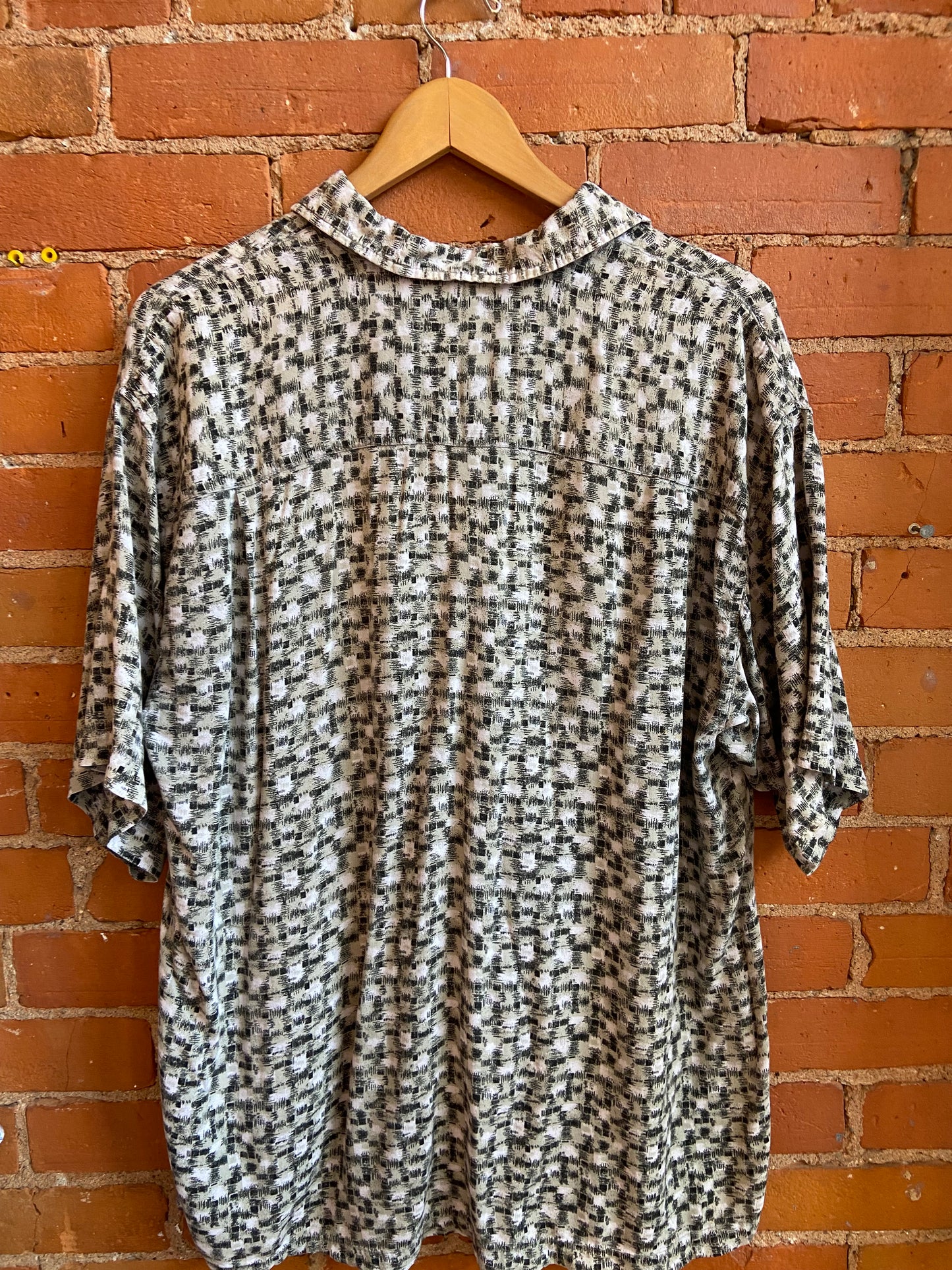 Y2K Grey Patterned Short-Sleeve Button-Up