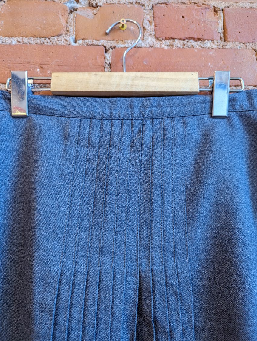 1980s Grey Wool Blend Skirt With Front Pleat Detail