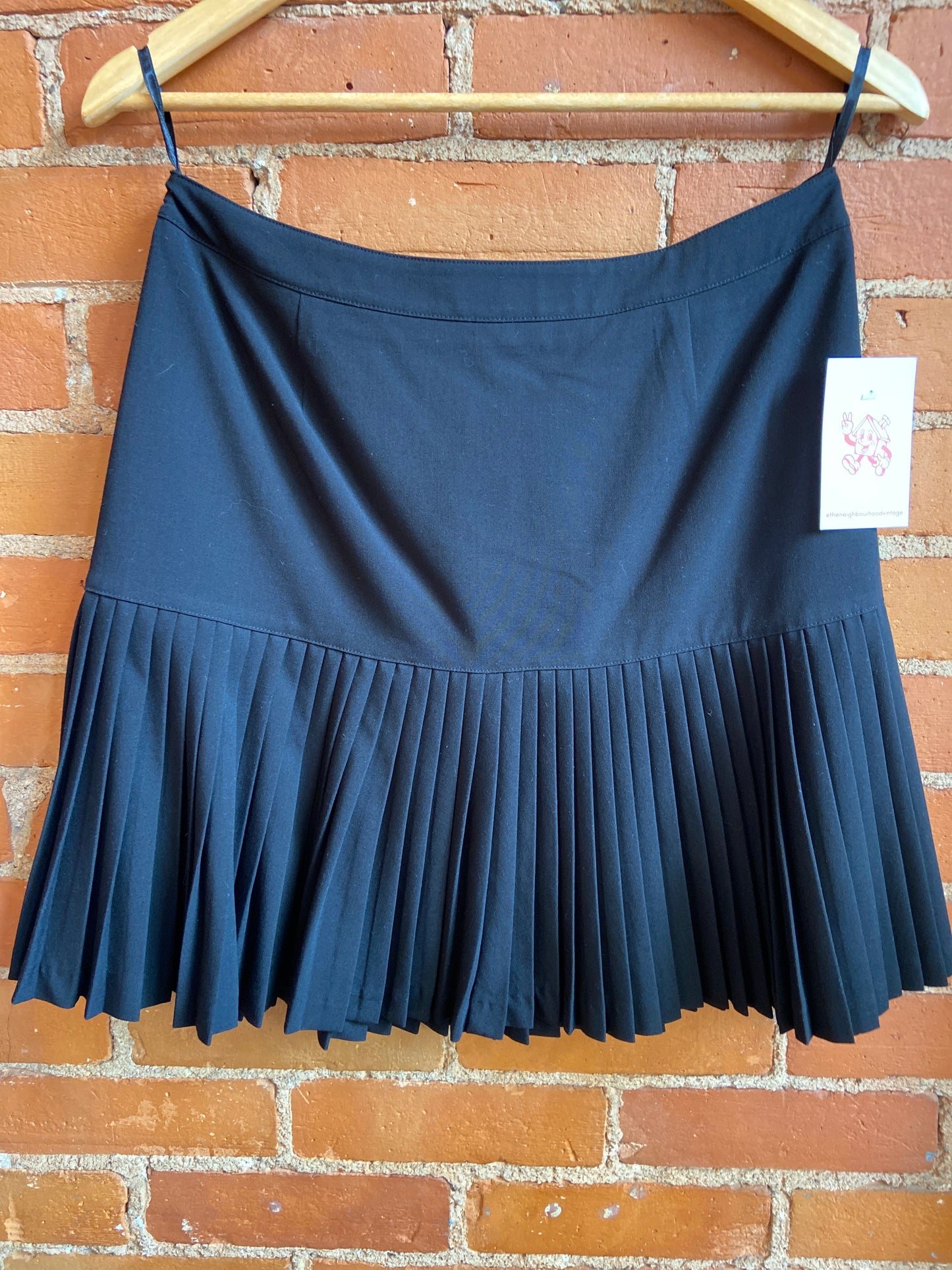 Club  Monaco Black Skirt With Pleated Bottom