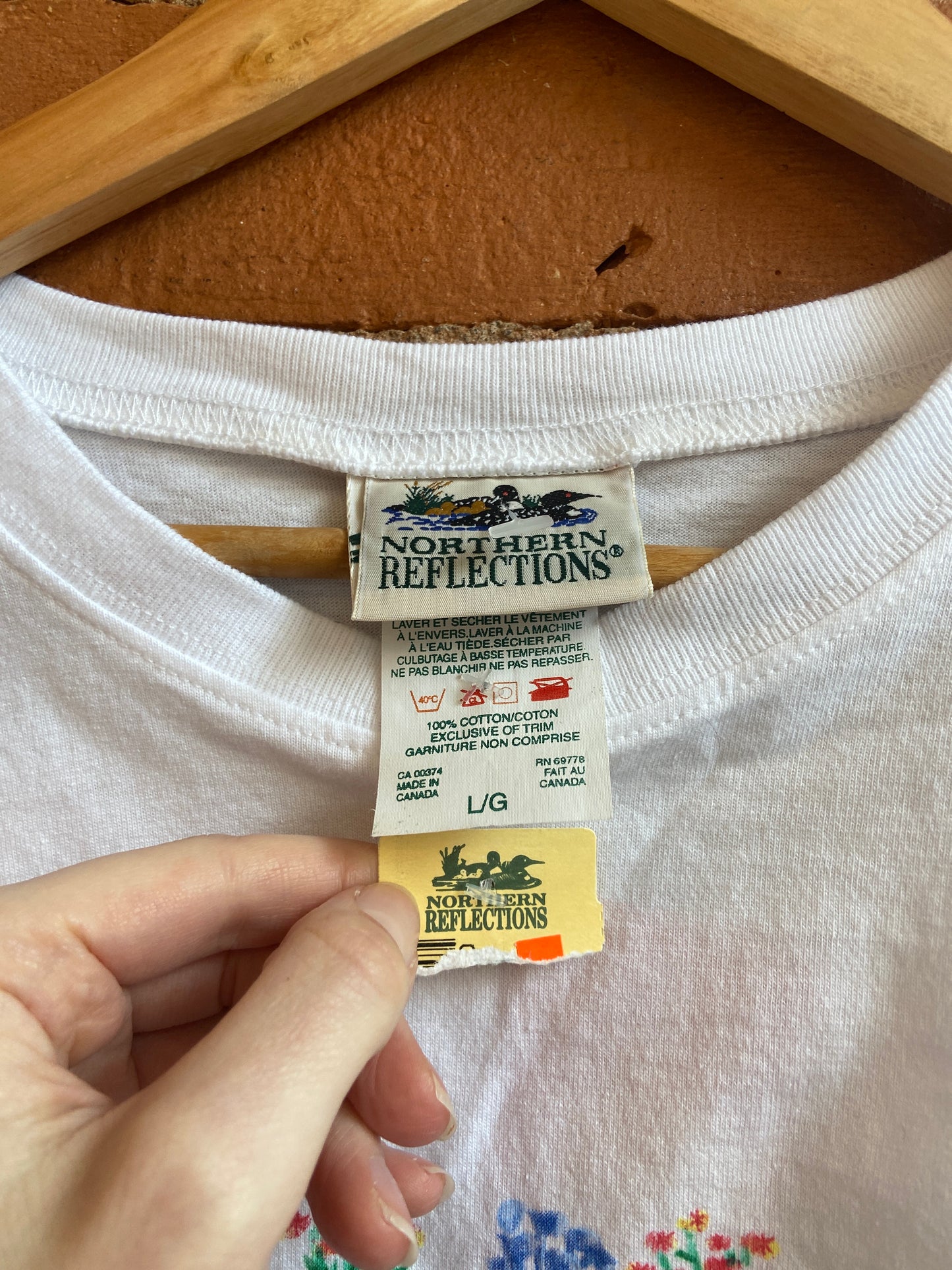 1990s Northern Reflections NWT White T-Shirt With Flower Pot Graphic