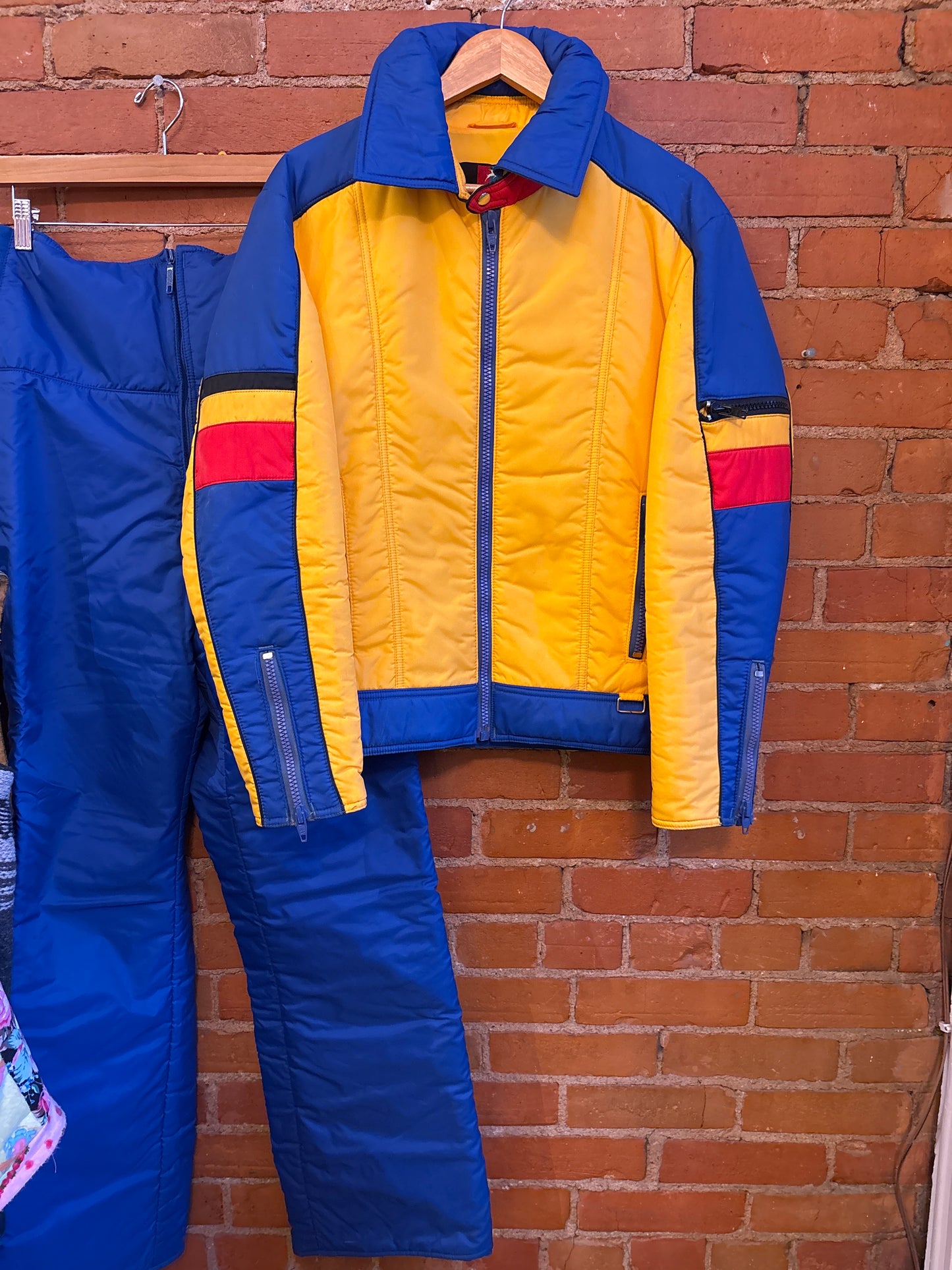 *70's Yellow & Blue Ski Set *As is