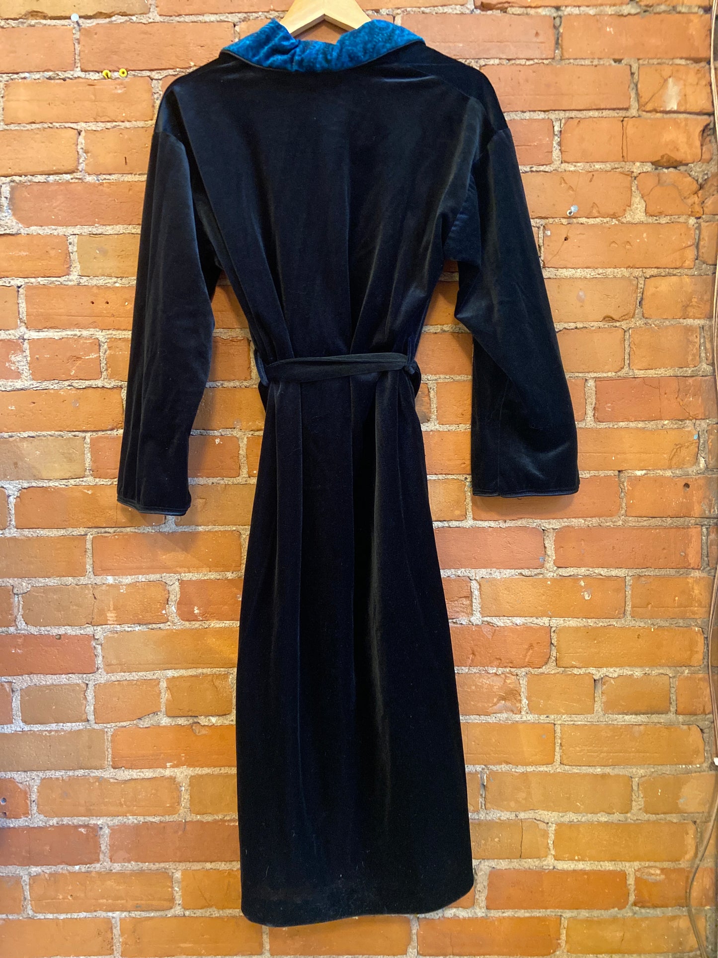 1980s Evelyn Pearson Black Velour Robe With Blue and Green Paisley Trim