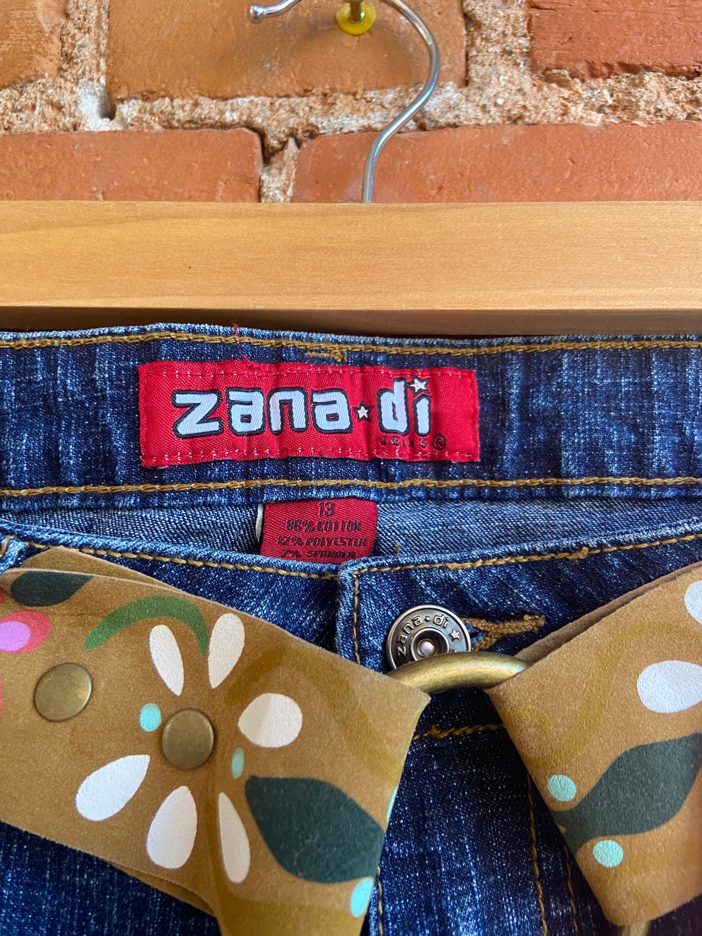 1990s/Y2K Zana Di Dark Wash Flare Jeans With Groovy Faux Suede Belt