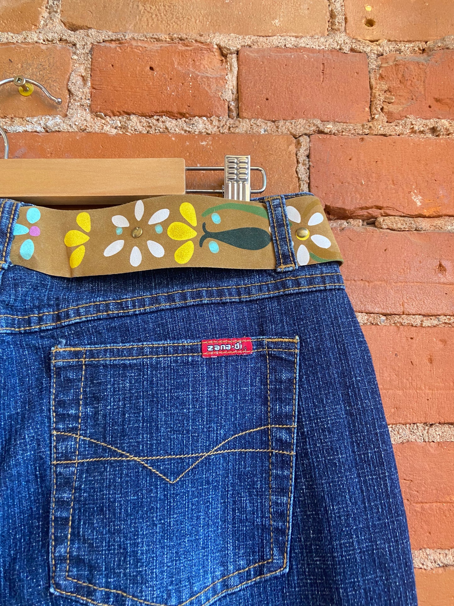 1990s/Y2K Zana Di Dark Wash Flare Jeans With Groovy Faux Suede Belt