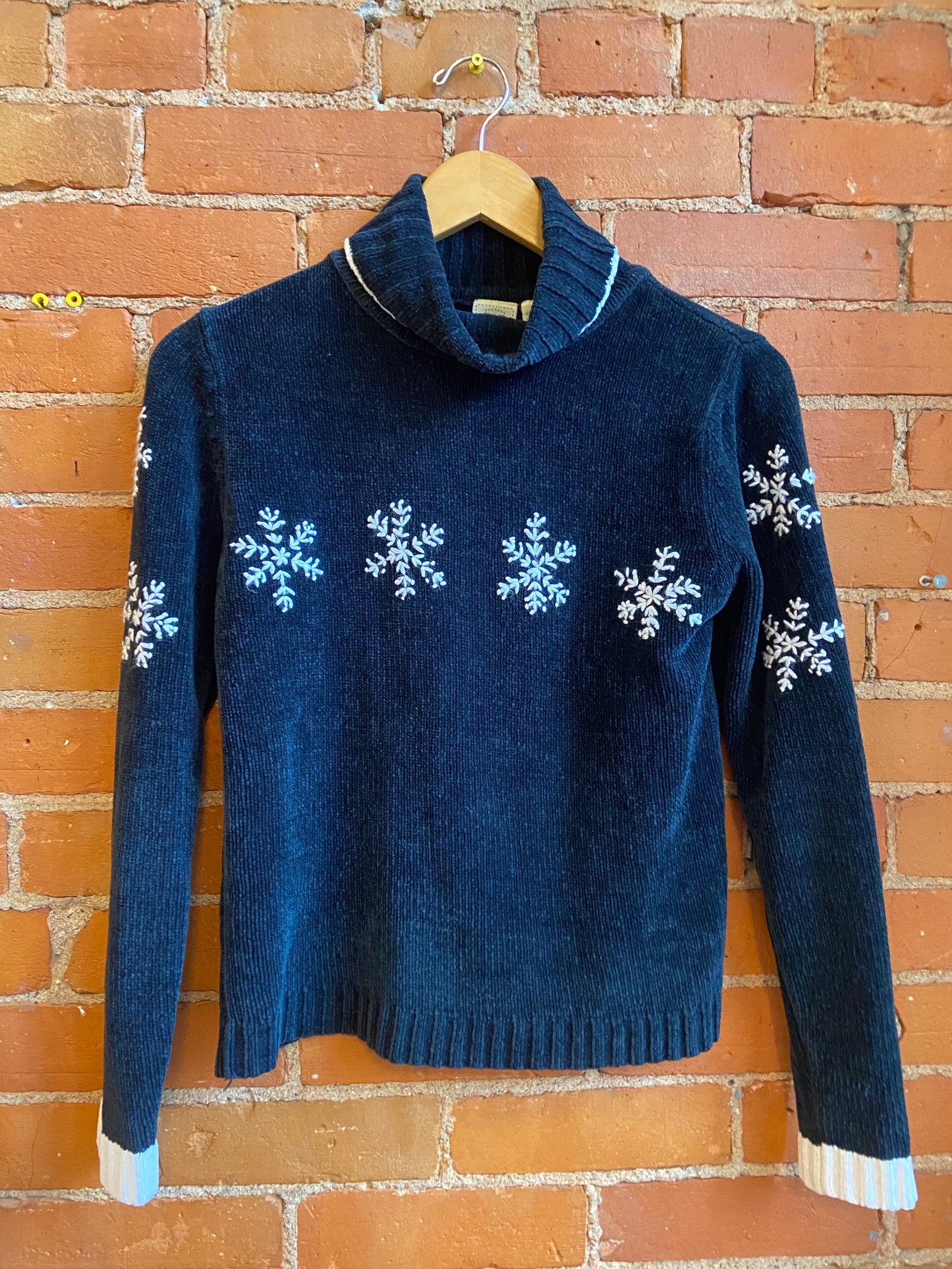 90's B&W Chenille Snowflake Turtleneck