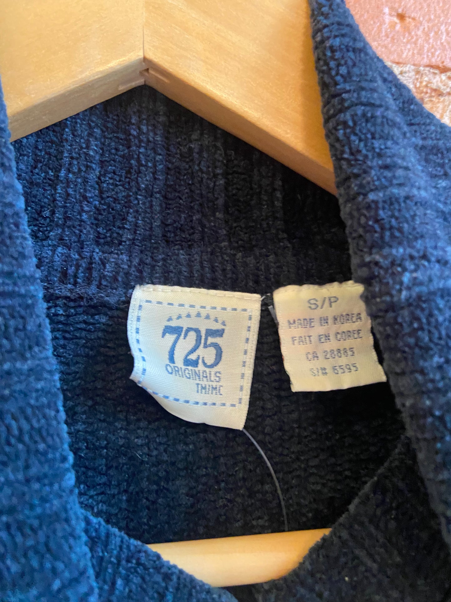 90's B&W Chenille Snowflake Turtleneck