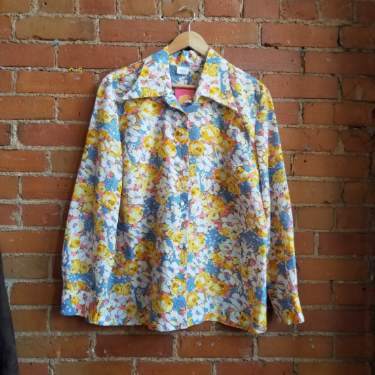 1970s Pastel Floral Dagger Collar Blouse